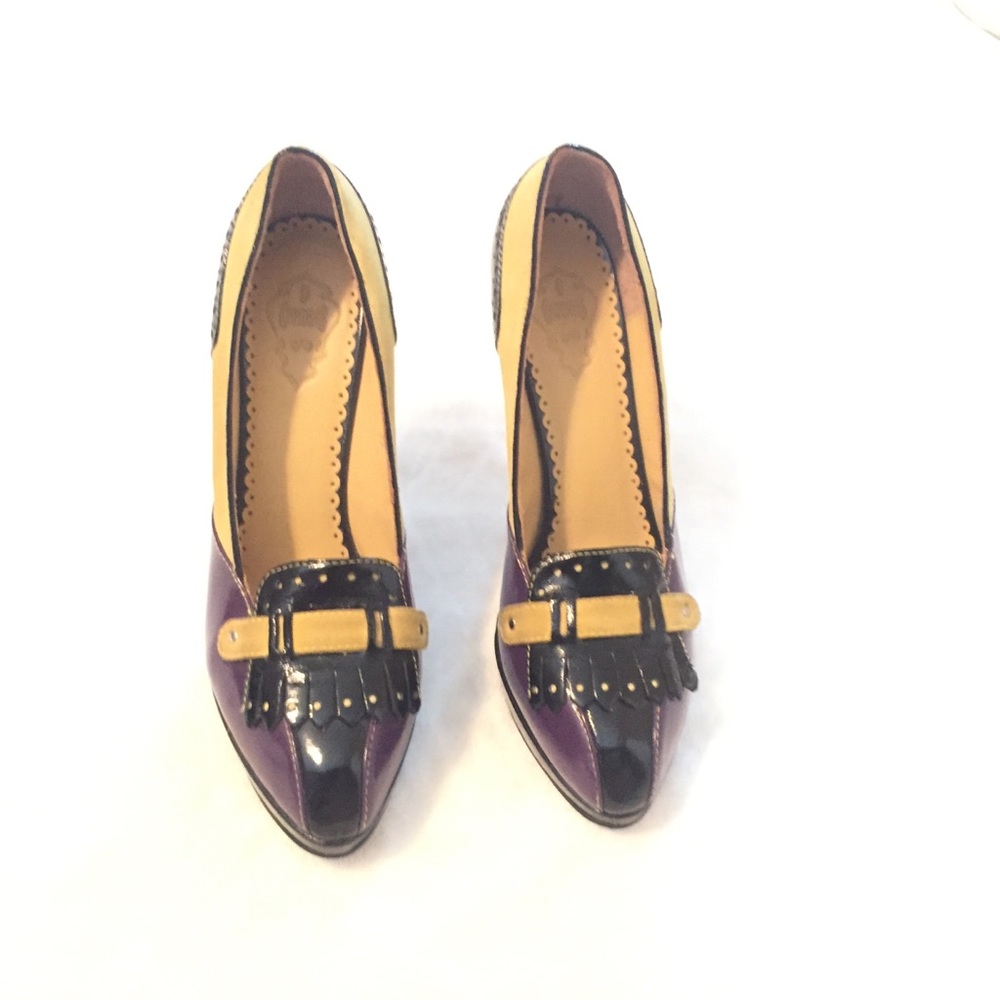 Multicolor pump by: confidence